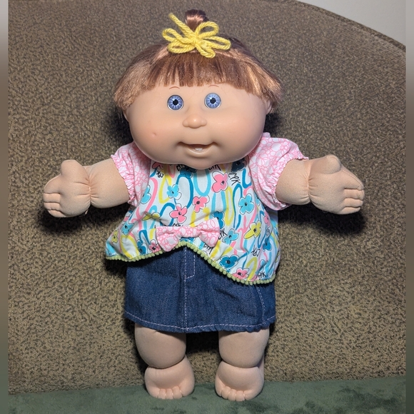Cabbage Patch Kids - 14" tall - 2005 - Picture 2 of 5